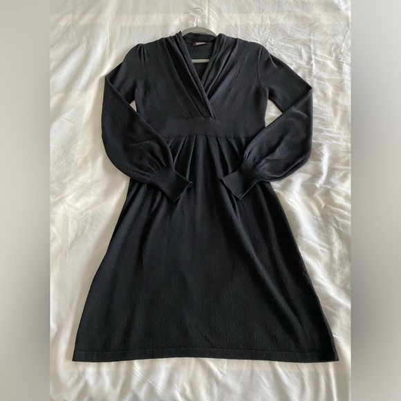 Cashmere blend knit high waisted black Y2K dress with bell sleeves. Size M. - Picture 3 of 16